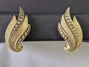 Vintage Germany 1980s Flame Goldtone and Black Clip On Earrings